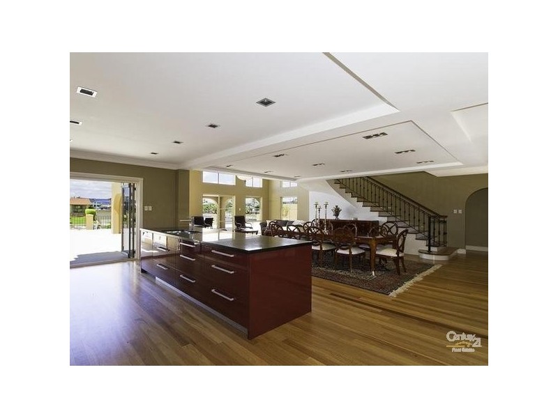 16 Saywell, Bundall QLD 4217