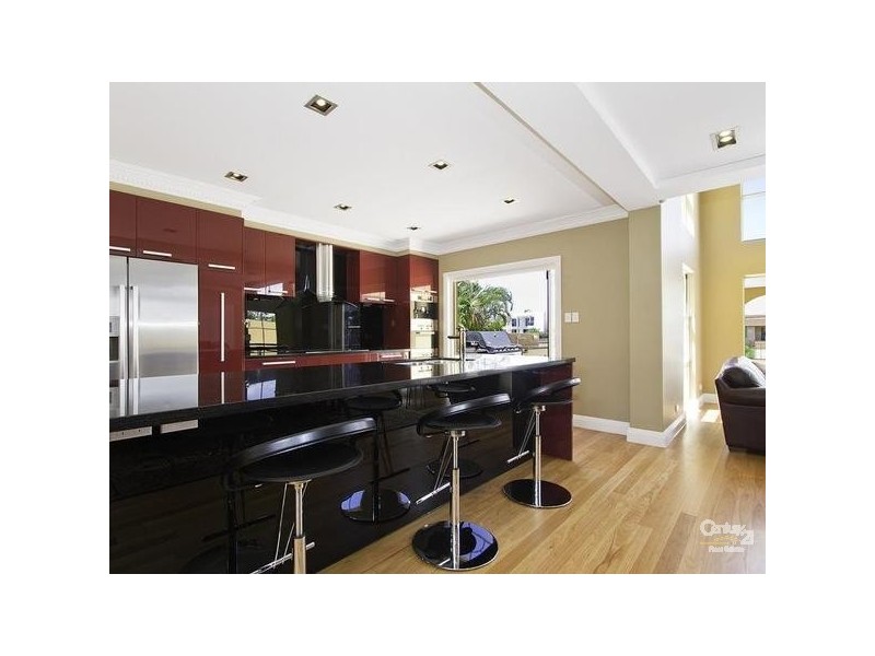 16 Saywell, Bundall QLD 4217