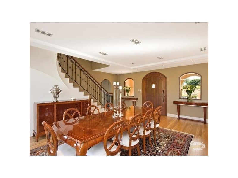 16 Saywell, Bundall QLD 4217