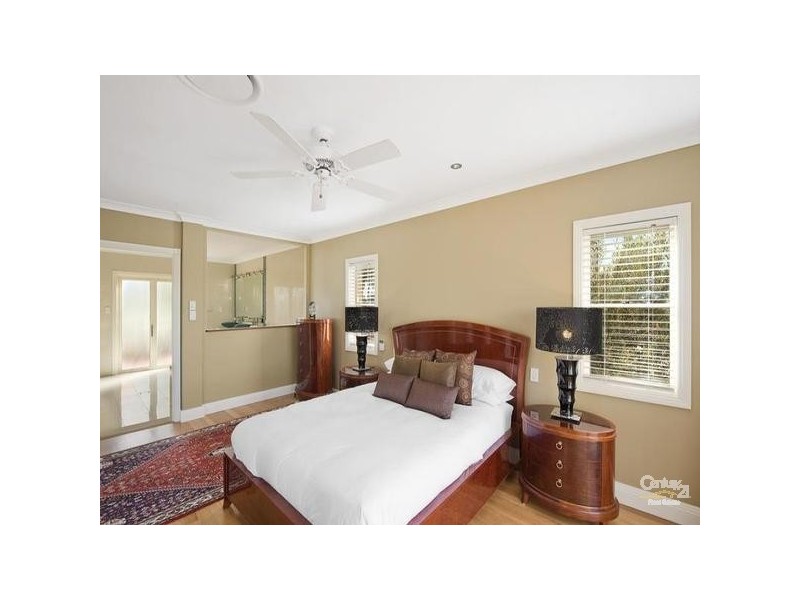 16 Saywell, Bundall QLD 4217