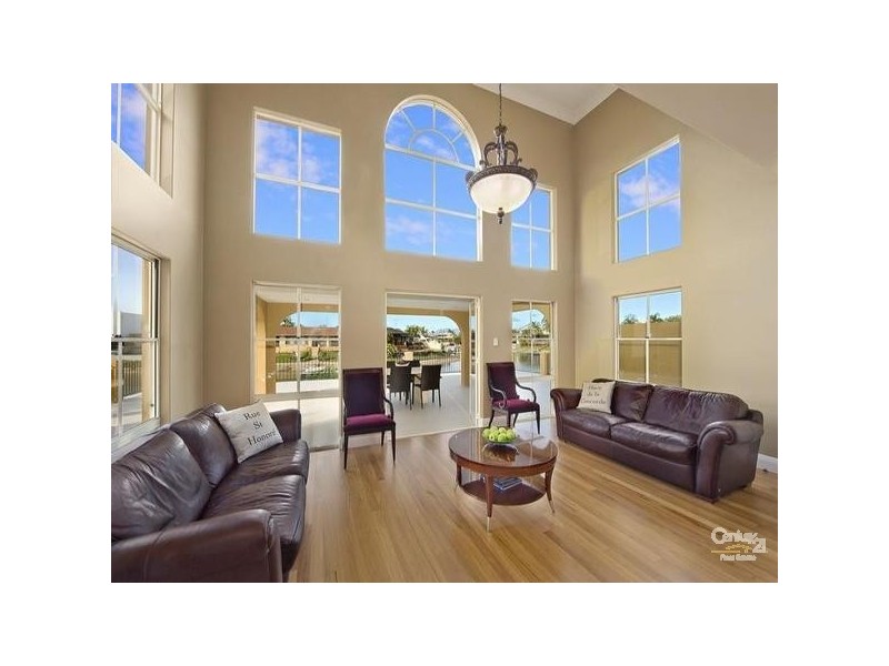 16 Saywell, Bundall QLD 4217