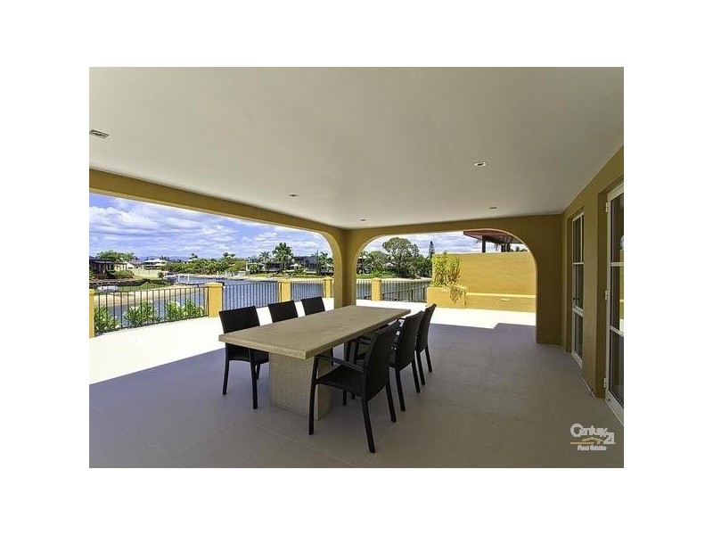 16 Saywell, Bundall QLD 4217