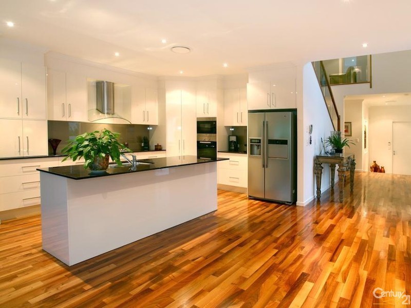 5021 Riverwood Grove, Benowa QLD 4217