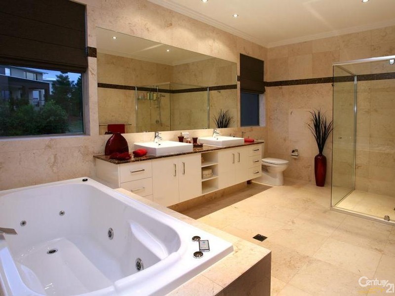 5021 Riverwood Grove, Benowa QLD 4217