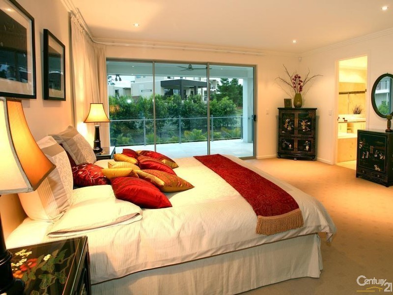 5021 Riverwood Grove, Benowa QLD 4217