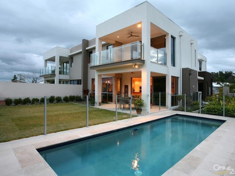 5021 Riverwood Grove, Benowa QLD 4217