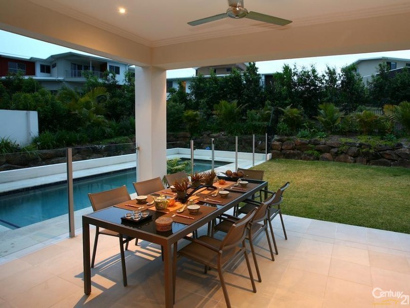 5021 Riverwood Grove, Benowa QLD 4217