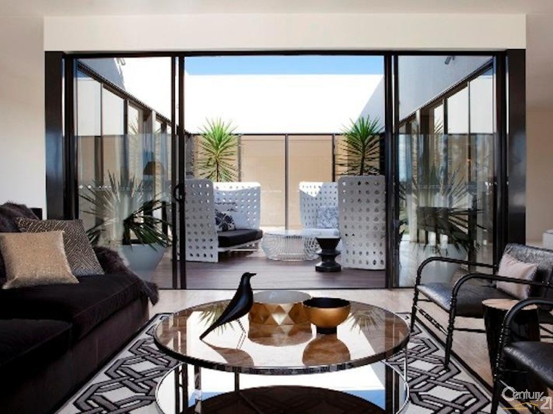 7 The Boulevarde, Benowa QLD 4217