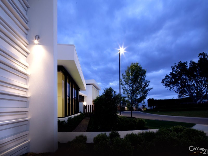 7 The Boulevarde, Benowa QLD 4217