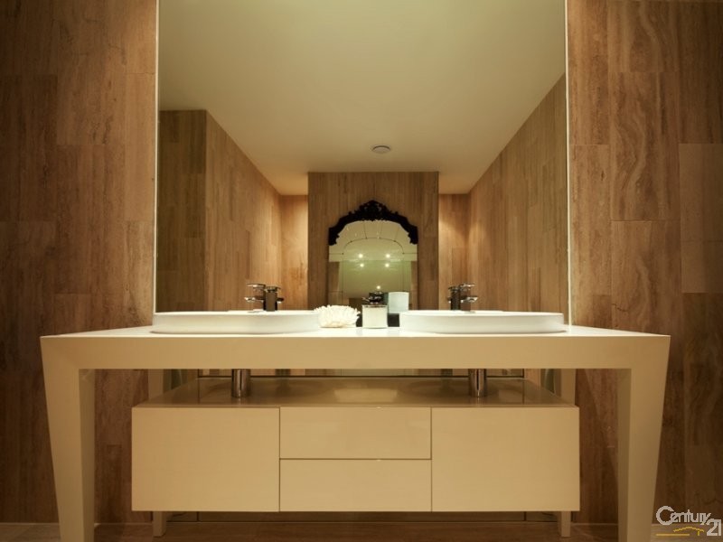 7 The Boulevarde, Benowa QLD 4217