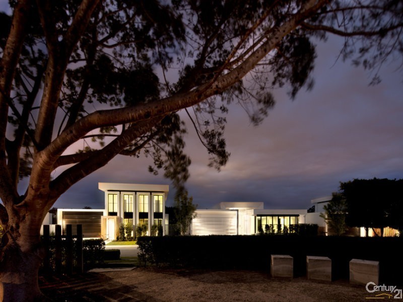 7 The Boulevarde, Benowa QLD 4217