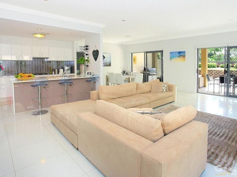 8003b Vista Drive, Benowa QLD 4217