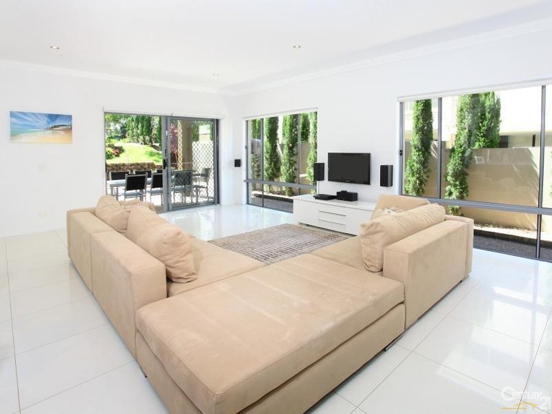 8003b Vista Drive, Benowa QLD 4217