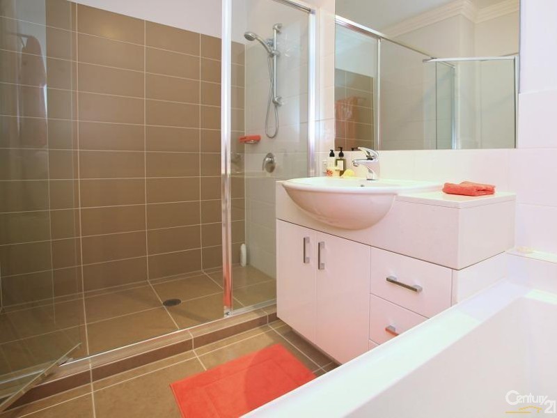 8003b Vista Drive, Benowa QLD 4217