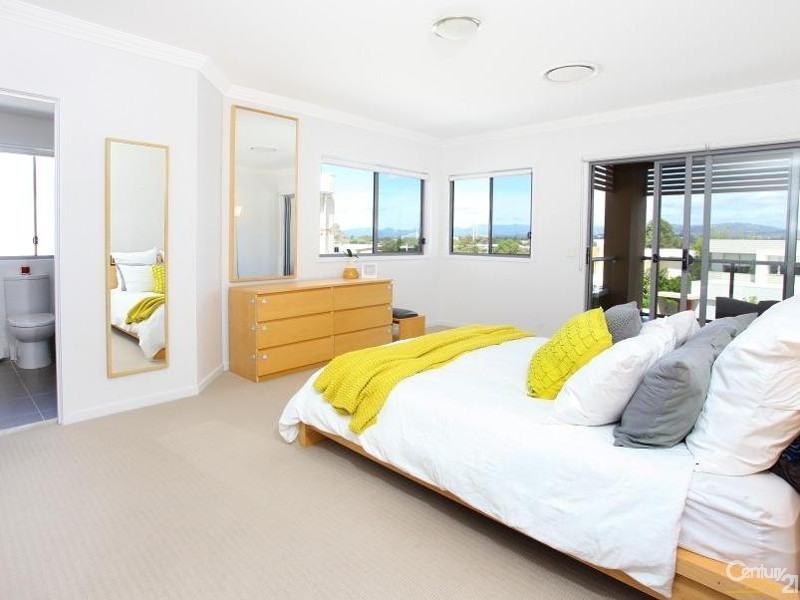 8003b Vista Drive, Benowa QLD 4217