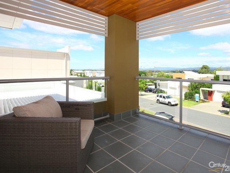 8003b Vista Drive, Benowa QLD 4217