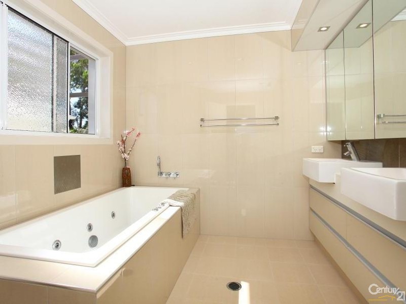 1015 Lakeview Tce, Benowa QLD 4217