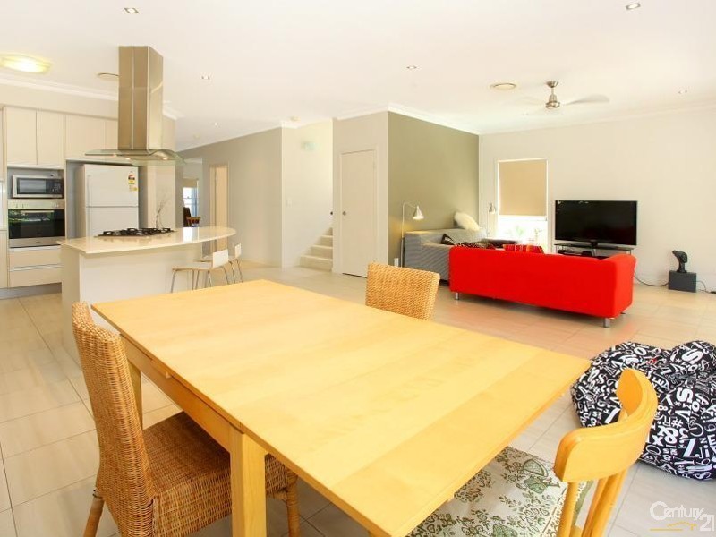 1015 Lakeview Tce, Benowa QLD 4217
