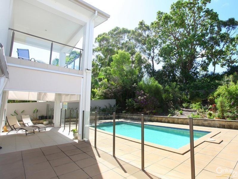 1015 Lakeview Tce, Benowa QLD 4217