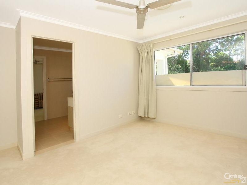 1015 Lakeview Tce, Benowa QLD 4217
