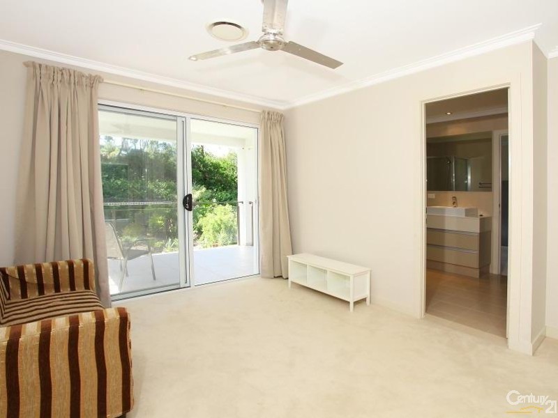1015 Lakeview Tce, Benowa QLD 4217