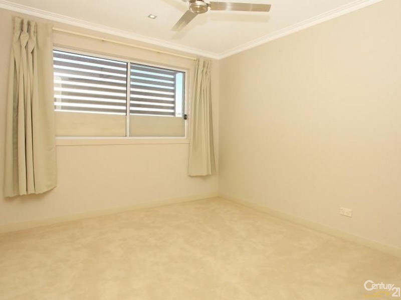 1015 Lakeview Tce, Benowa QLD 4217