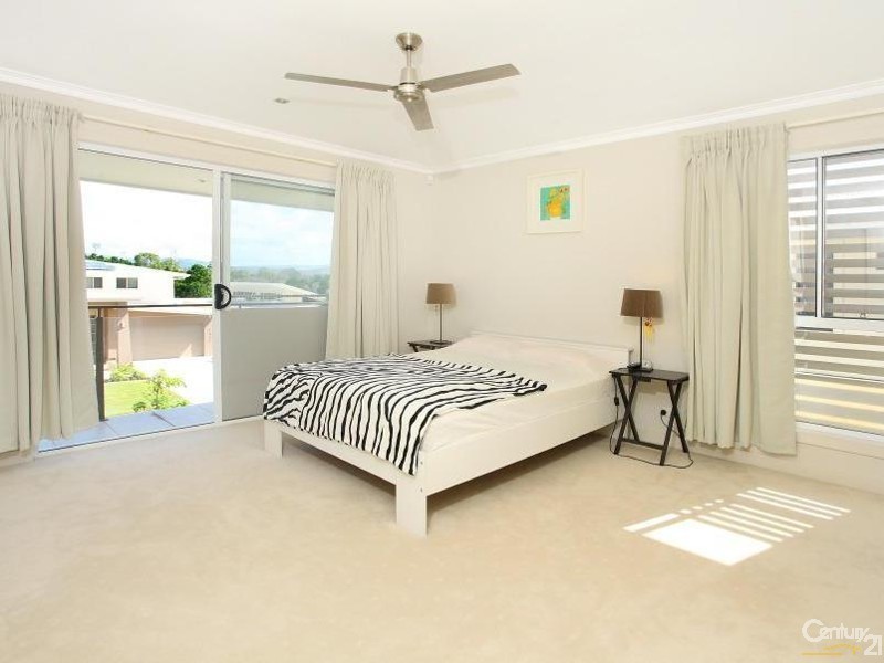 1015 Lakeview Tce, Benowa QLD 4217