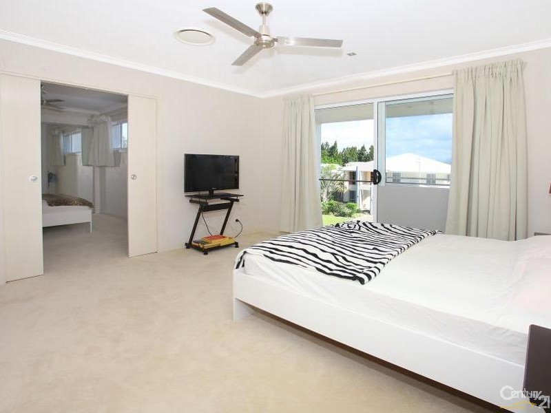 1015 Lakeview Tce, Benowa QLD 4217