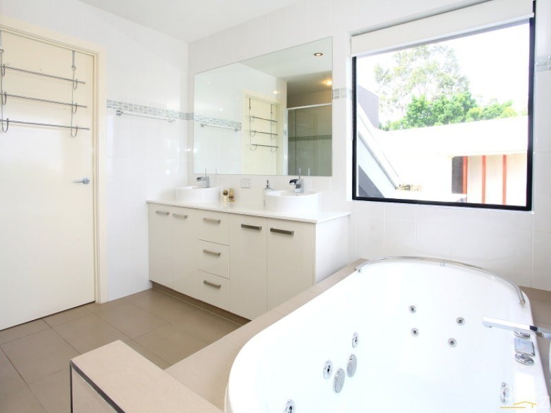 7022A Circa Vista Drive, Benowa QLD 4217