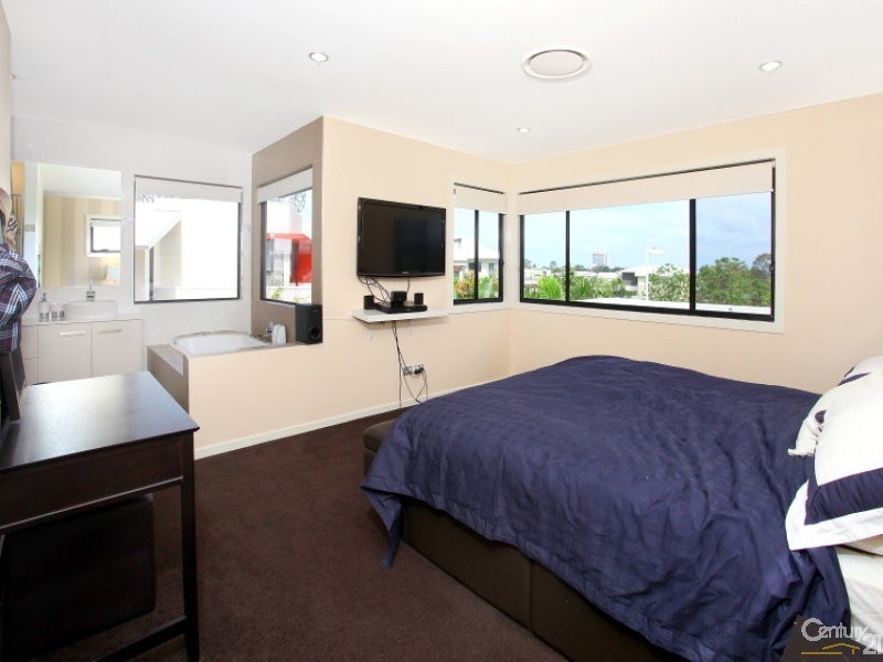 7022A Circa Vista Drive, Benowa QLD 4217