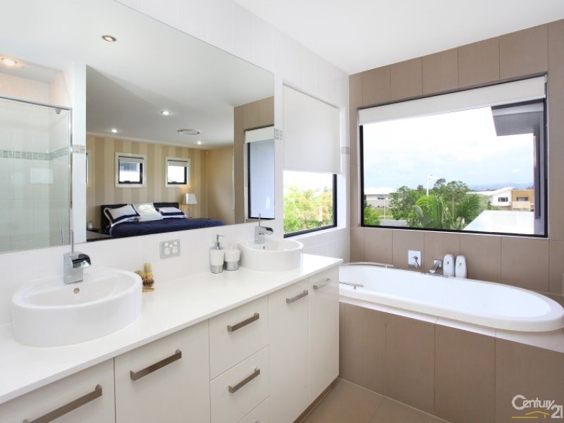 7022A Circa Vista Drive, Benowa QLD 4217