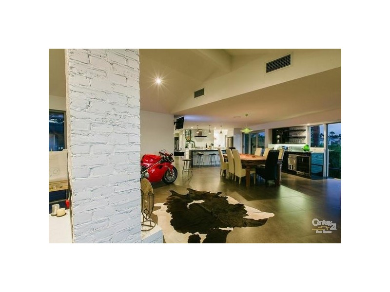 383 Benowa Road, Benowa Waters QLD 4217