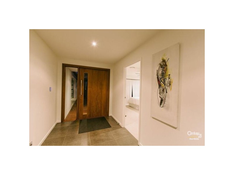 383 Benowa Road, Benowa Waters QLD 4217