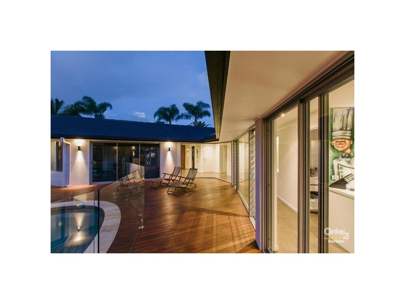 383 Benowa Road, Benowa Waters QLD 4217