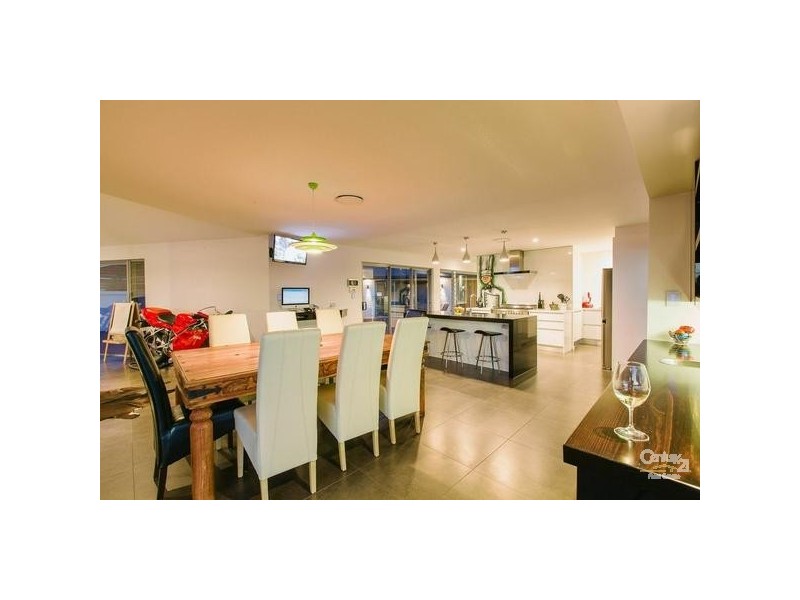 383 Benowa Road, Benowa Waters QLD 4217