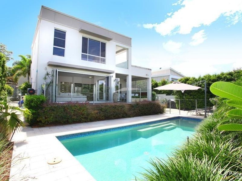 5002 Riverwood Grove, Benowa QLD 4217