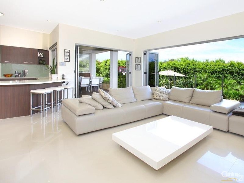 5002 Riverwood Grove, Benowa QLD 4217