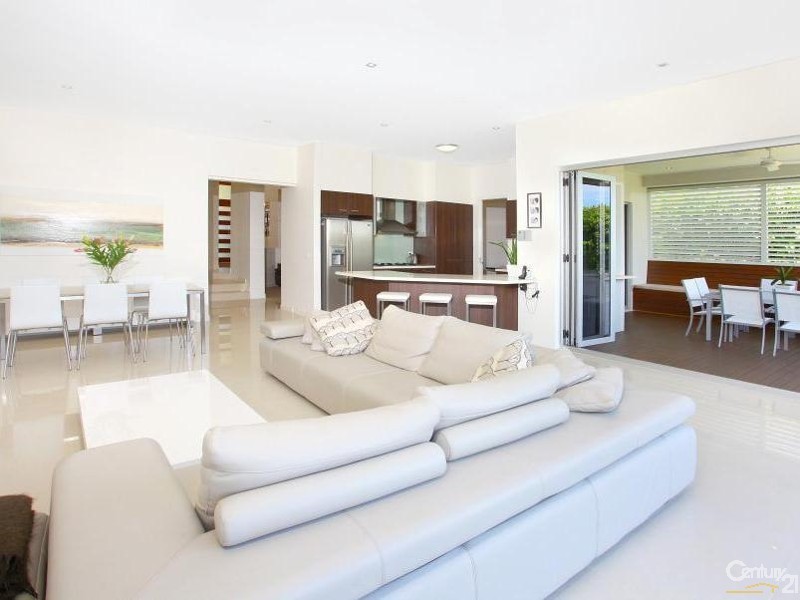 5002 Riverwood Grove, Benowa QLD 4217