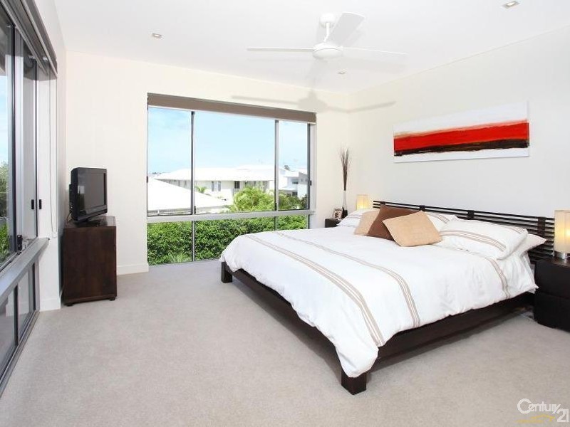 5002 Riverwood Grove, Benowa QLD 4217