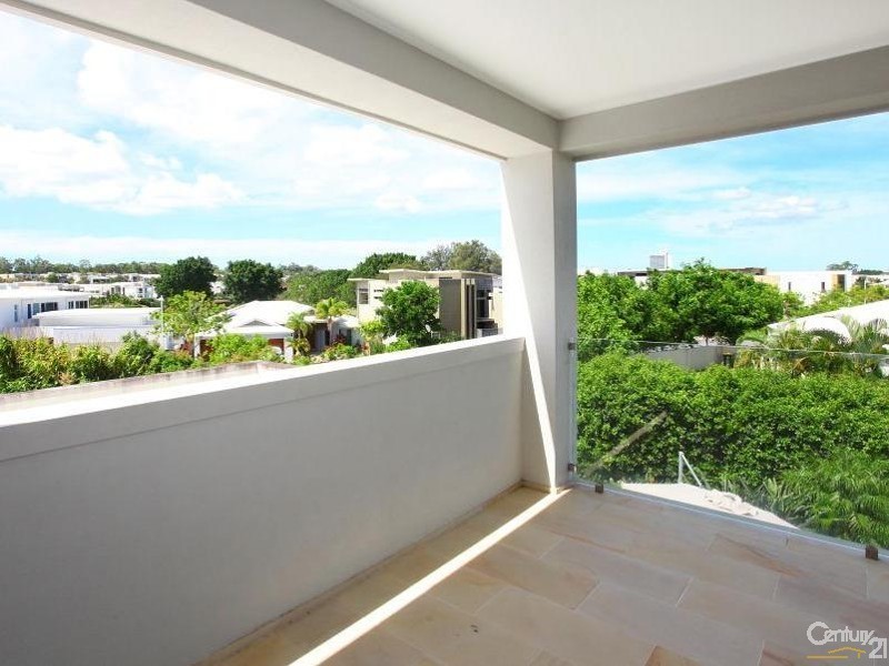 5002 Riverwood Grove, Benowa QLD 4217