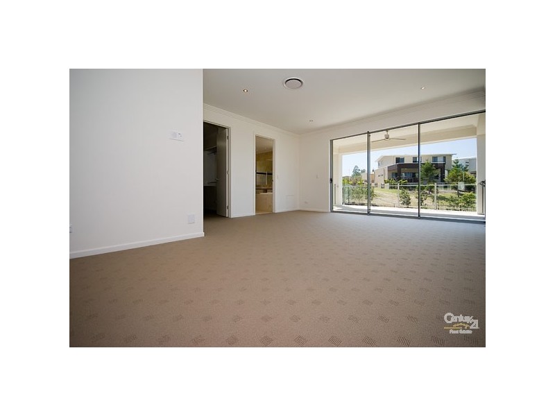 2/5021 Riverwood Grove, Benowa QLD 4217