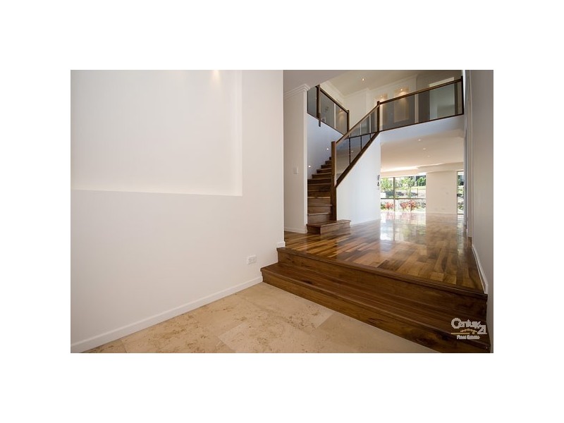 2/5021 Riverwood Grove, Benowa QLD 4217