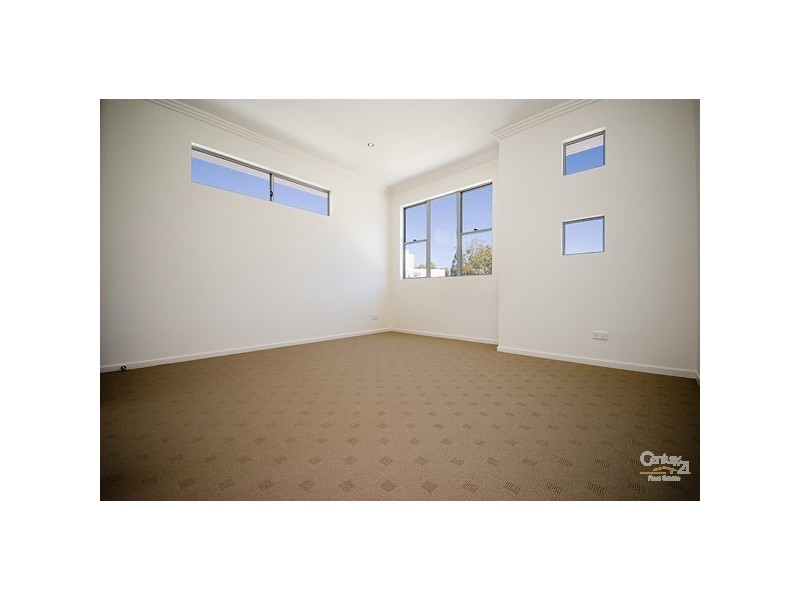 2/5021 Riverwood Grove, Benowa QLD 4217