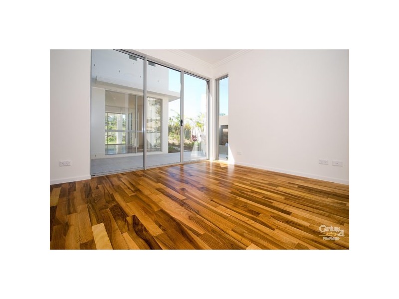 2/5021 Riverwood Grove, Benowa QLD 4217