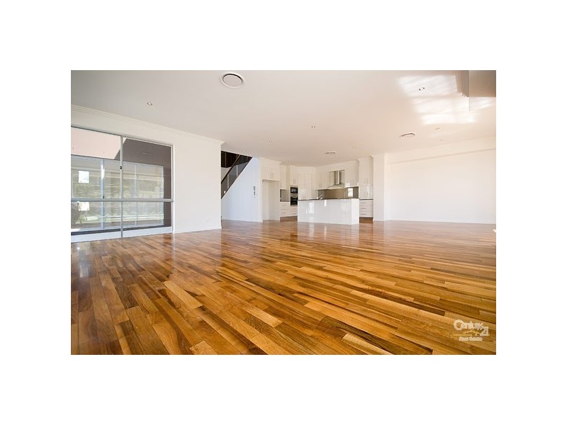 2/5021 Riverwood Grove, Benowa QLD 4217