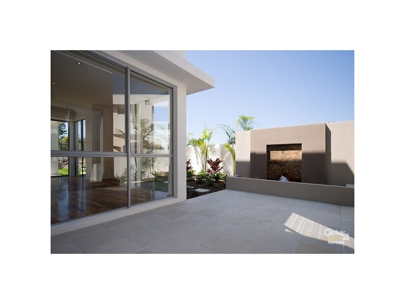 2/5021 Riverwood Grove, Benowa QLD 4217