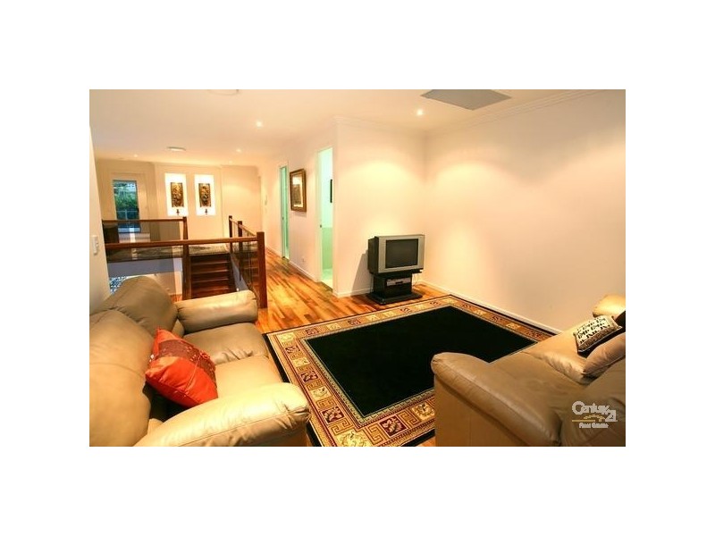 2/5021 Riverwood Grove, Benowa QLD 4217