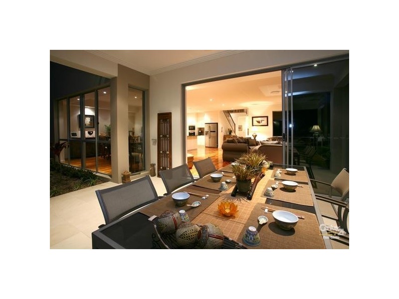 2/5021 Riverwood Grove, Benowa QLD 4217