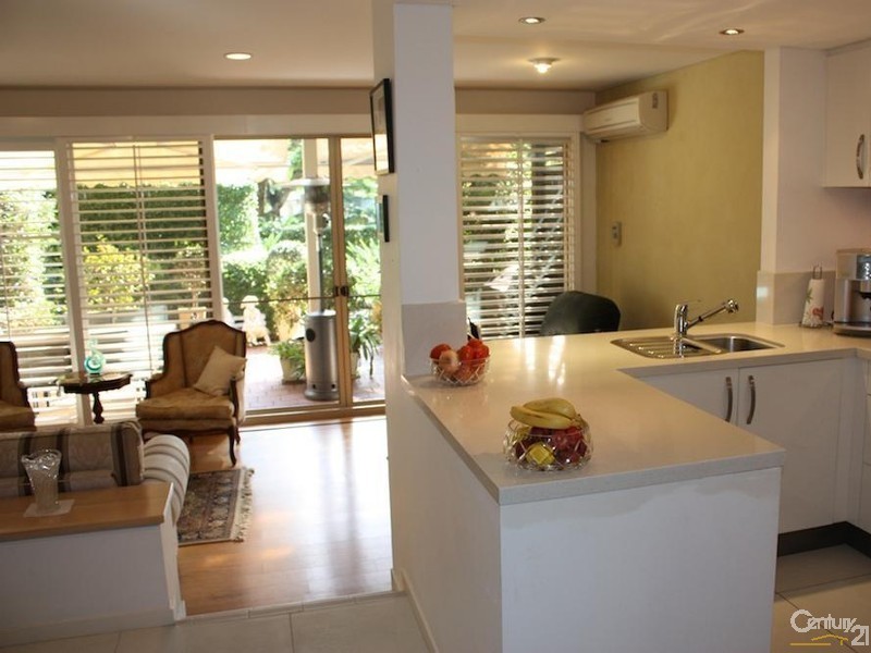 2132 South Shields, Benowa QLD 4217