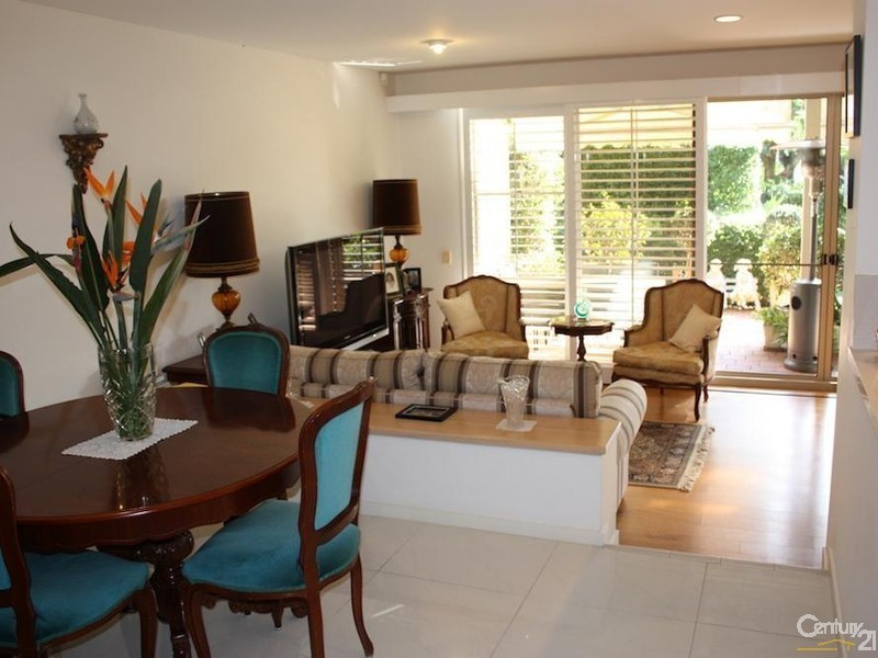 2132 South Shields, Benowa QLD 4217